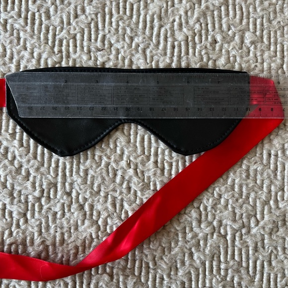 New Romance Blindfold and Wrist Tie Set with Candle - Picture 6 of 9